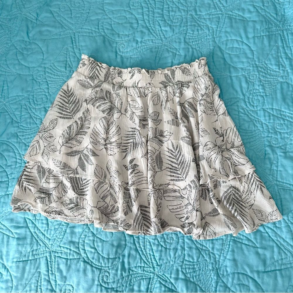 Paper Crane Green and Tan Leaf Print Women's Skirt Size Small